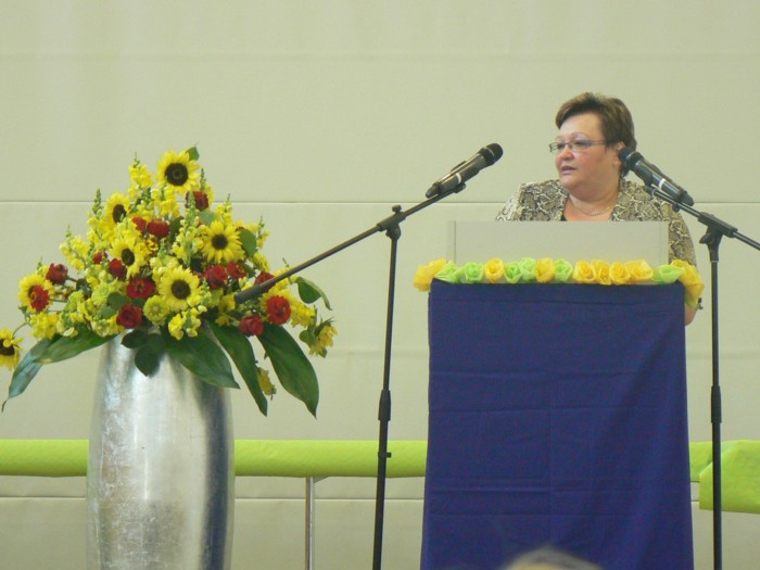 StD Sigrid Guthmann, Schulleiterin in spe, hielt eine launige Rede
